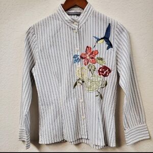 Tristan & Isuet Button Down Floral Embordered Blouse Small (WT222)